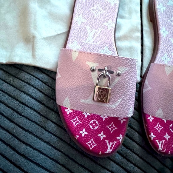 EUC💕100% AUTHENTIC LV SANDALS💕RARE & GORGEOUS - Picture 3 of 16